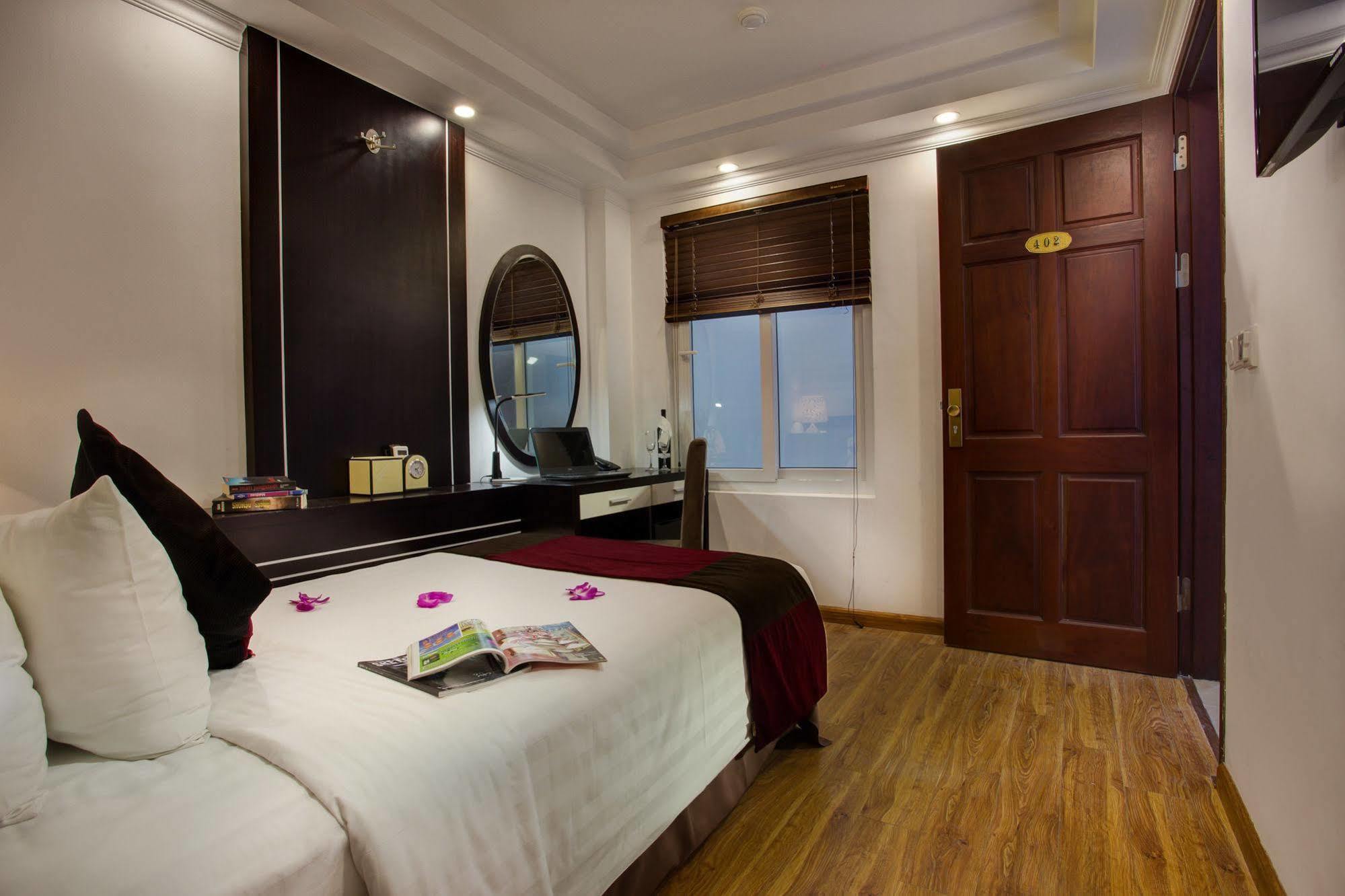 Parklane Hotel